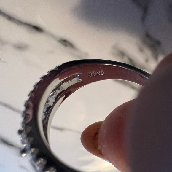 Sterling Silver floating cubic zirconia band ring - Picture 9 of 12